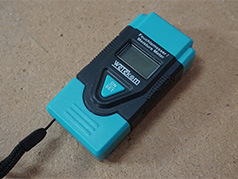 Low cost moisture meter for wood